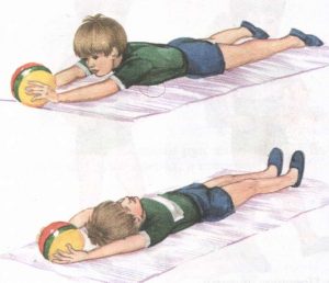 Поворачиваться со спины на живот, держа в вытянутых руках предмет.